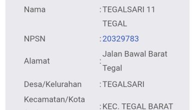 Pelaksanaan kegiatan Pesta Siaga di SD Negeri Tegalsari 11, Kabupaten Tegal, menuai sorotan. Pasalnya, setiap siswa diwajibkan membayar Rp100.000 per anak secara perorangan, tanpa adanya penjelasan rinci mengenai peruntukan anggaran, serta tanpa bukti pembayaran resmi yang diberikan kepada orang tua murid. Saat sejumlah orang tua mempertanyakan transparansi dana kegiatan tersebut, pihak sekolah tidak memberikan rincian anggaran maupun kwitansi pembayaran, sehingga menimbulkan dugaan adanya ketidakterbukaan dan potensi penyimpangan pengelolaan dana pendidikan. Lebih jauh, muncul dugaan adanya kerja sama tidak sehat antara pihak sekolah dengan komite sekolah, yang berpotensi melanggar aturan perundang-undangan, khususnya terkait larangan pungutan wajib di satuan pendidikan negeri. Hak Pendidikan Anak dan Keadilan Sosial Kegiatan pendidikan seharusnya tidak memberatkan peserta didik, terlebih bagi anak-anak dari keluarga tidak mampu secara ekonomi. Praktik pungutan wajib berpotensi menimbulkan diskriminasi, rasa tertekan, dan pelanggaran hak anak atas pendidikan yang layak. Dasar Hukum yang Diduga Dilanggar Undang-Undang Nomor 20 Tahun 2003 tentang Sistem Pendidikan Nasional (Sisdiknas) Pasal 34 ayat (2): Pemerintah dan pemerintah daerah menjamin terselenggaranya wajib belajar tanpa memungut biaya. Pasal 46 ayat (1): Pendanaan pendidikan menjadi tanggung jawab bersama antara pemerintah, pemerintah daerah, dan masyarakat, namun tidak boleh bersifat memaksa. Permendikbud Nomor 75 Tahun 2016 tentang Komite Sekolah Komite sekolah dilarang melakukan pungutan kepada peserta didik atau orang tua/wali murid. Komite hanya diperbolehkan melakukan penggalangan dana bersifat sukarela, transparan, dan akuntabel, serta tidak boleh menentukan besaran maupun mewajibkan pembayaran. Prinsip Transparansi dan Akuntabilitas Keuangan Negara Setiap pengelolaan dana pendidikan wajib dapat dipertanggungjawabkan dan dibuktikan secara administratif. Sikap dan Langkah LSM GMBI Atas dasar tersebut, Divisi Investigasi DPP LSM GMBI bersama simpatisan LSM GMBI Tegal menyatakan akan: Mempertanyakan dan melaporkan secara resmi dugaan penyimpangan ini ke Dinas Pendidikan Kabupaten Tegal Meminta dilakukan klarifikasi, audit, dan evaluasi terhadap kebijakan pungutan tersebut Mendorong adanya perlindungan bagi siswa dari keluarga tidak mampu.